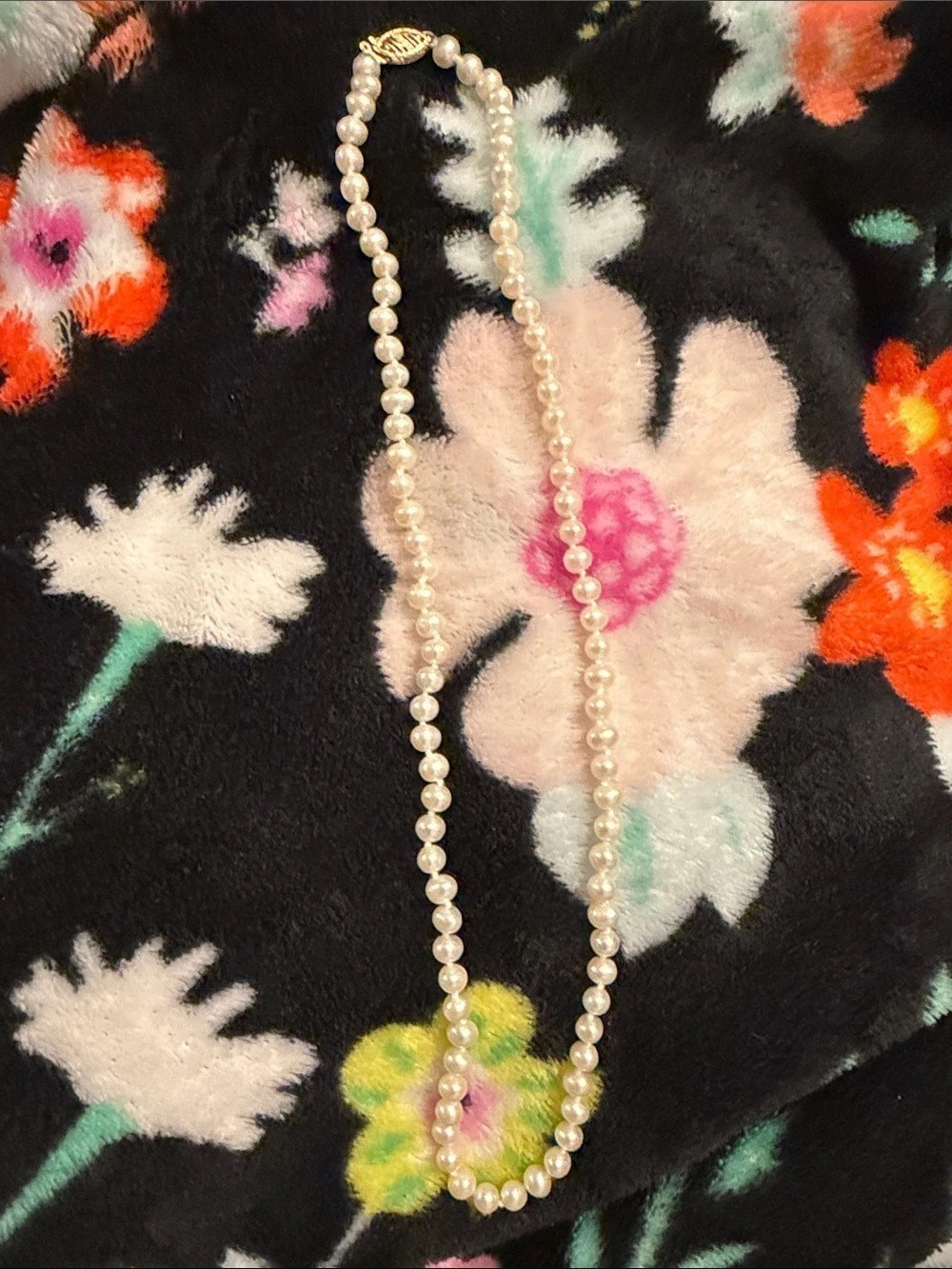 Pearl Necklace White & Gold
